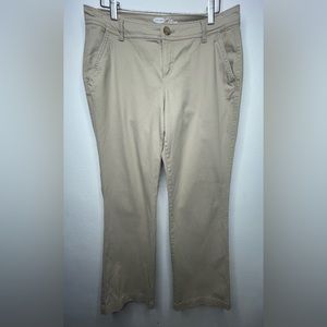 Old Navy The Flirt Khaki Pants w/ Front & Back Pockets size 8 Short .